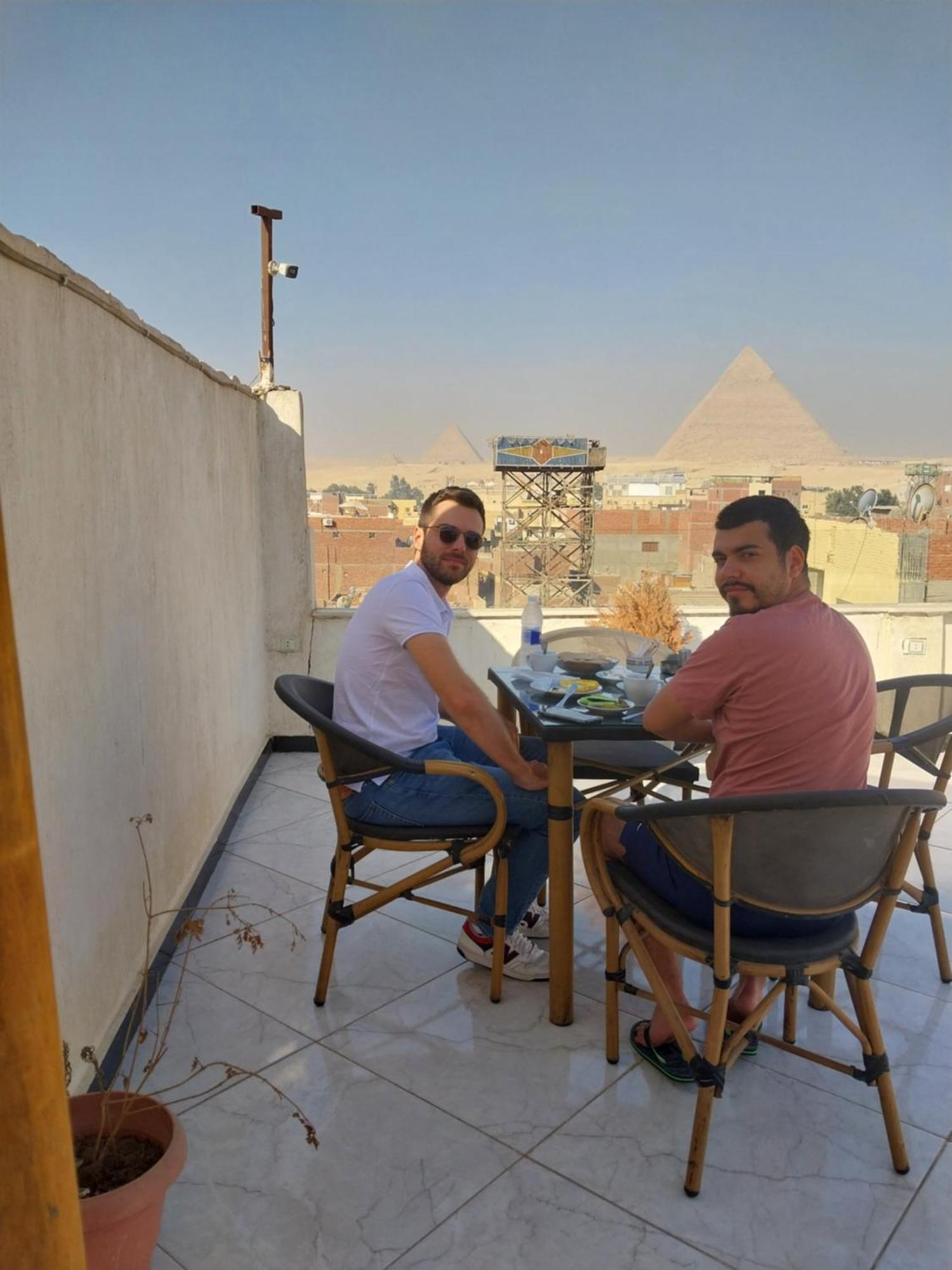 Eagles Pyramids View Otel Kafret el-Gabal Dış mekan fotoğraf